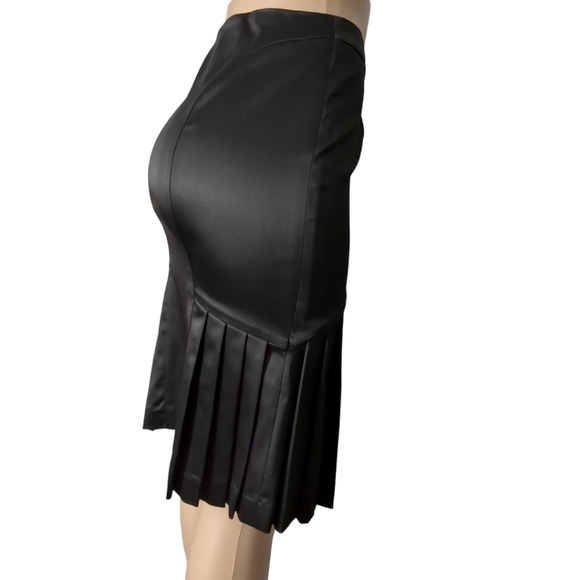 BEBE Gorgeous Black Satin Skirt Size 6,. - Picture 9 of 15